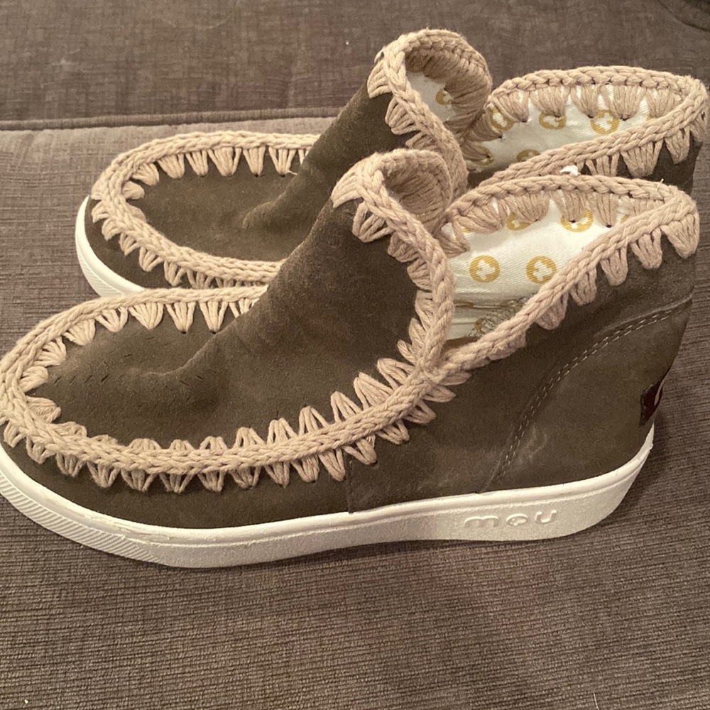 NWT Mou unlined summer booties